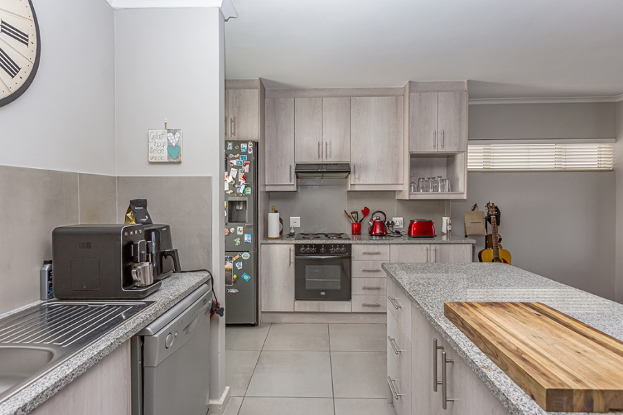 2 Bedroom Property for Sale in Parklands North Western Cape